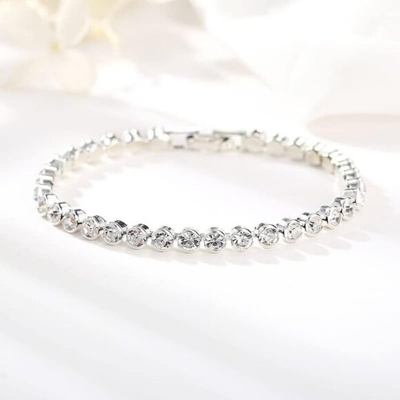 Shiny Cubic Zirconia Tennis Bracelet in Gold Plated Silver for Fashionable Women - Picture 2 of 5